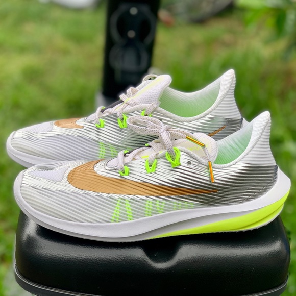 Nike Future Speed Kids Lightweight Running Shoes - Picture 2 of 14